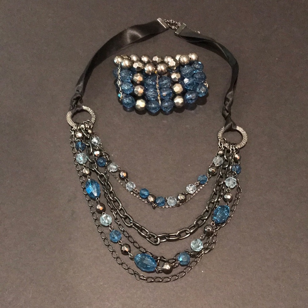 Necklace and bracelet set